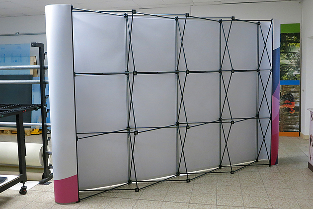 Rückseite einer Popup- / Faltwand.