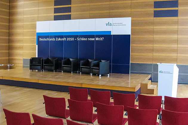 Beispiel Bühnenrückwand aus Messesystem beMatrix. 