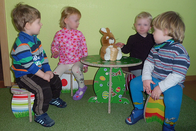 Kinder - Sitzgruppe aus 16mm Wabenplatte. Steckmöbel.