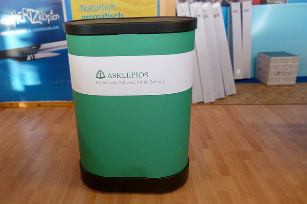 kleine mobile Messetheke mit Individualdruck