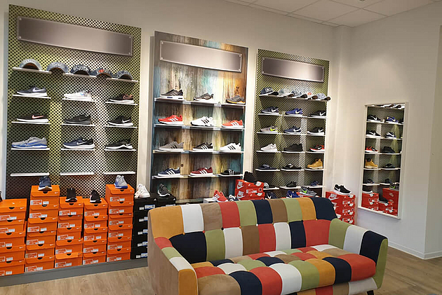 OLALA Ladenbau. Grafikgestaltung, Druck, Regalbau. 