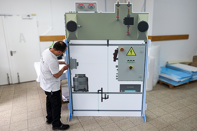 Mehrteiliger Steckaufsteller aus 10mm Leichtschaumplatte.