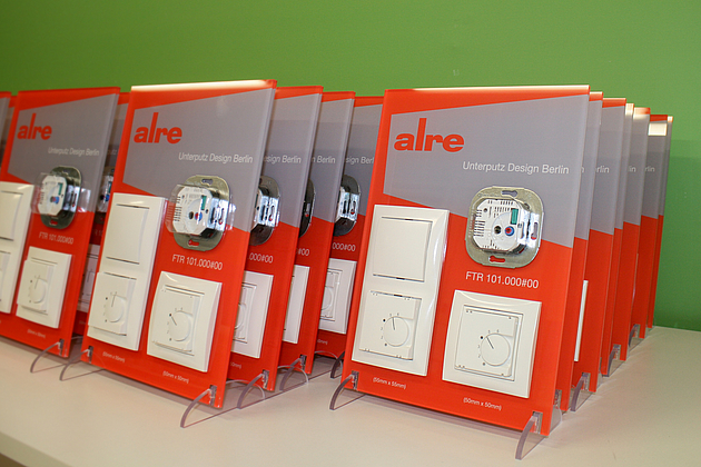 Acryl Tischaufsteller / Produktpresenter nach Kundenwunsch.