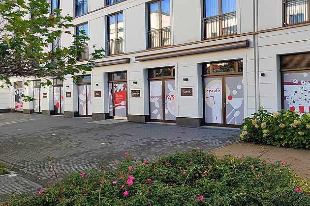 Beispiel Fensterfolierung, Sichtschutz mit selbstklebender Folie.