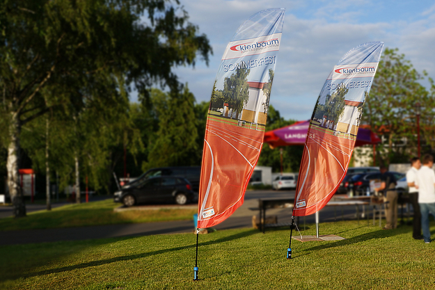 Beachflag mit Erdspieß.