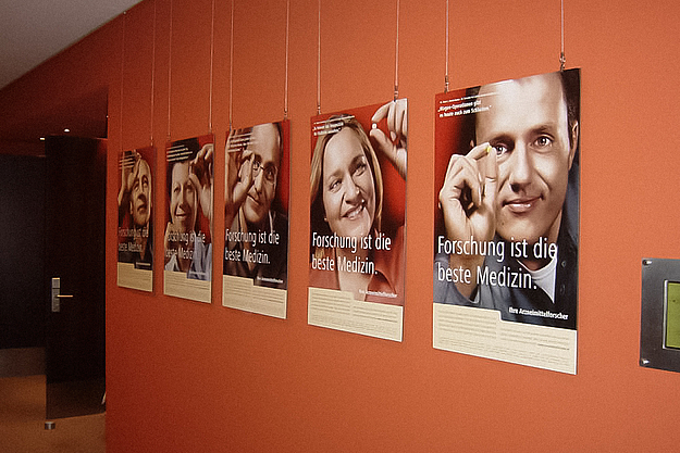 Beispiel - Wandbilder mit Seilabhängung