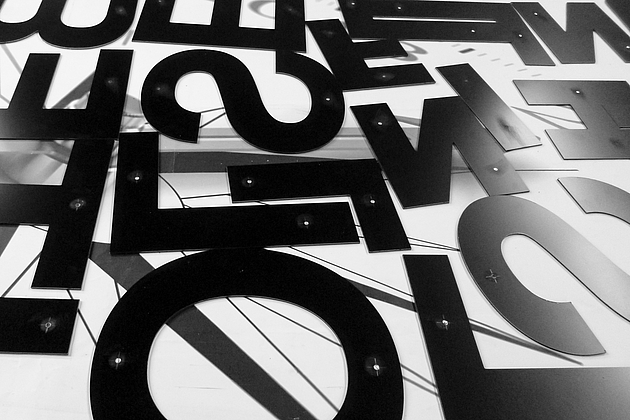 Buchstaben - Beispiel Konturschnitt für Werbeelement