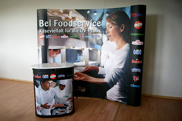 Faltwand / Popup-Wand mit Theke. 