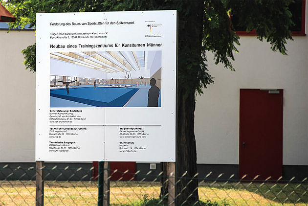 Bauschild, mehrteilig.